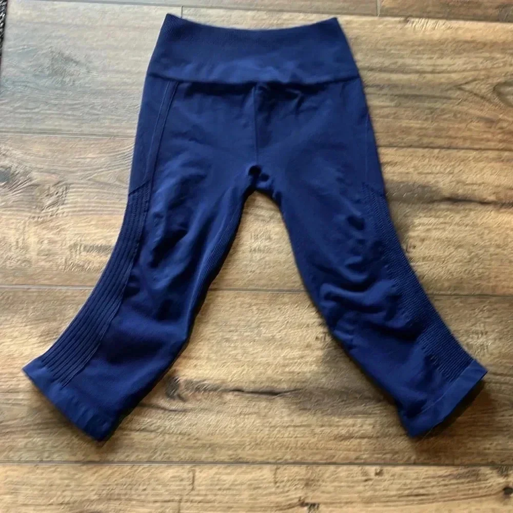 Lululemon Ebb and Flow Seamless Crop Leggings Blue Size 6